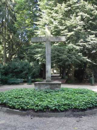 photo of Alten Friedhof Botanical Gardens Private Cemetery