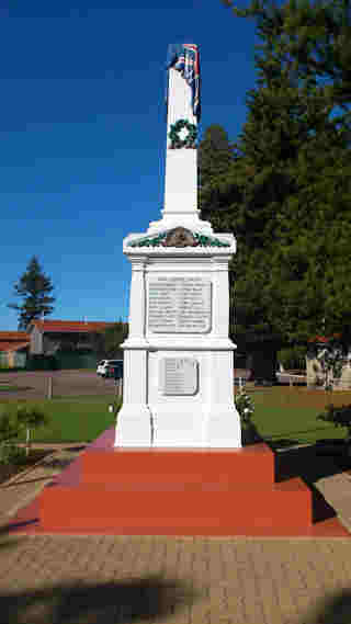 photo of War Memorial (WW2)