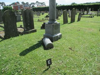 photo of London Road (section E) Cemetery