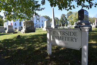 photo of Riverside Cemetery