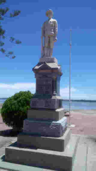 photo of War Memorial (WW2)