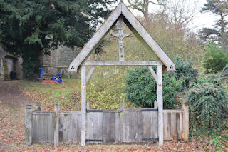 photo of St Bartholomew (gate War Memorial)