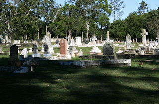photo of Woodhill Cemetery