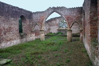 photo of St Mary Magdalene and St Helena's Church burial ground